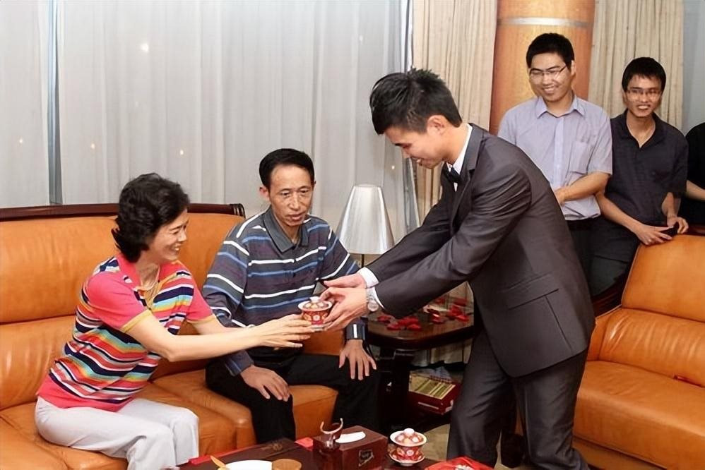 Mẹ dấm dúi đưa hết 5 tỷ tiền bán nhà cho anh trai, không cho tôi xu nào: Hiểu được dự tính của bà, tôi shock đến mức phải nhập viện- Ảnh 2.