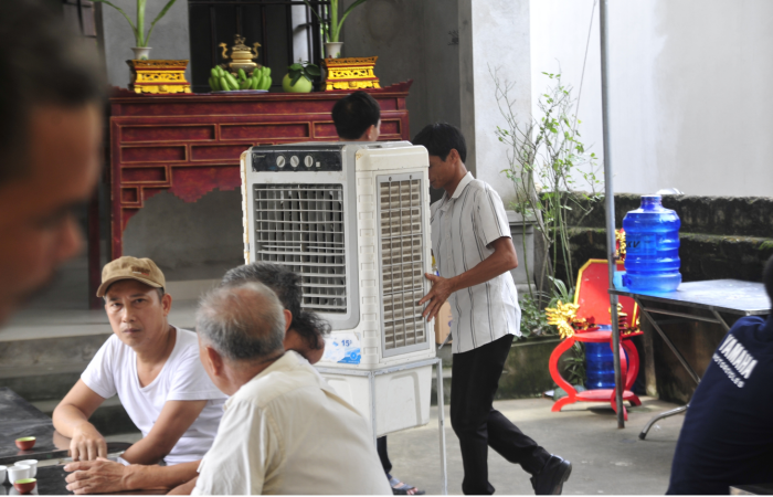 Tang thương bao trùm ngôi nhà của Thượng uý hy sinh khi phòng chống bão Yagi: Cuộc gọi cuối cùng vẫn dặn bố &quot;phòng chống bão cẩn thận&quot; - Ảnh 1.