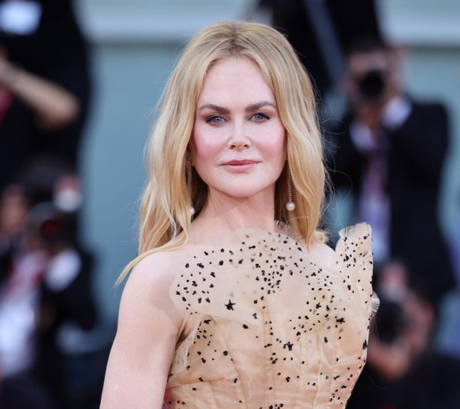 Vừa tới LHP Venice, Nicole Kidman nhận tin mẹ qua đời đột ngột - Ảnh 1.