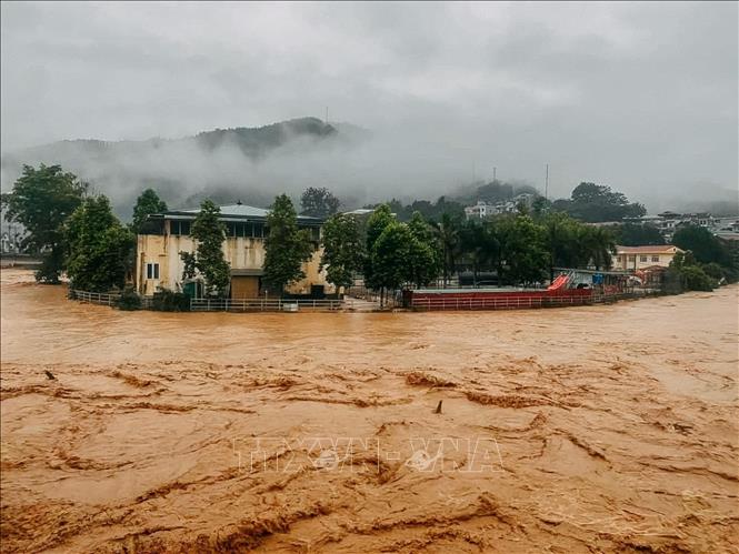Lũ sông Thao qua Lào Cai và Yên Bái đặc biệt lớn trong vòng gần 20 năm qua - Ảnh 1. Lũ sông Thao qua Lào Cai và Yên Bái đặc biệt lớn trong vòng gần 20 năm qua - Ảnh 1.