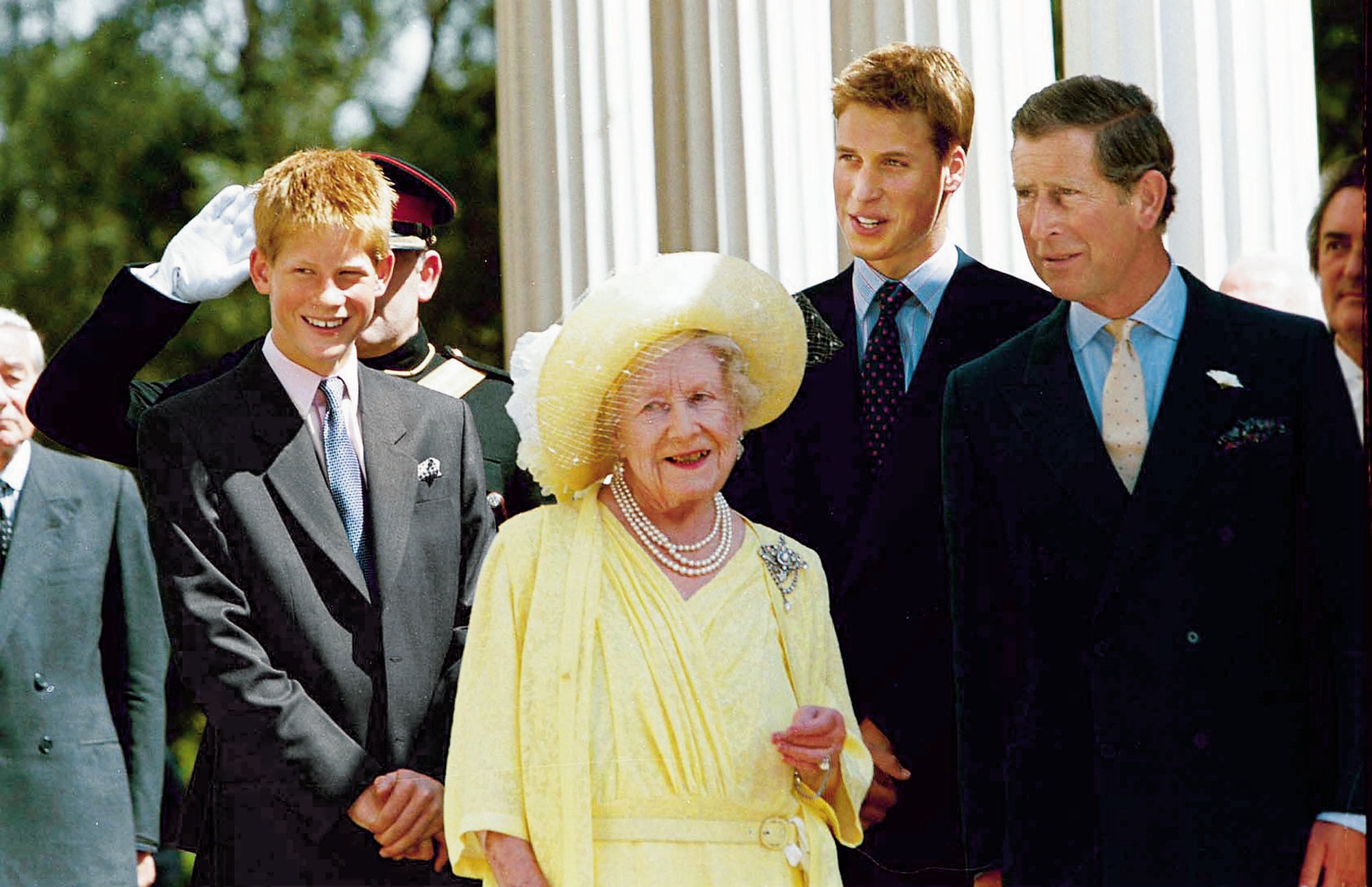 Vương mẫu hậu Elizabeth, Thái tử Charles, William và Harry