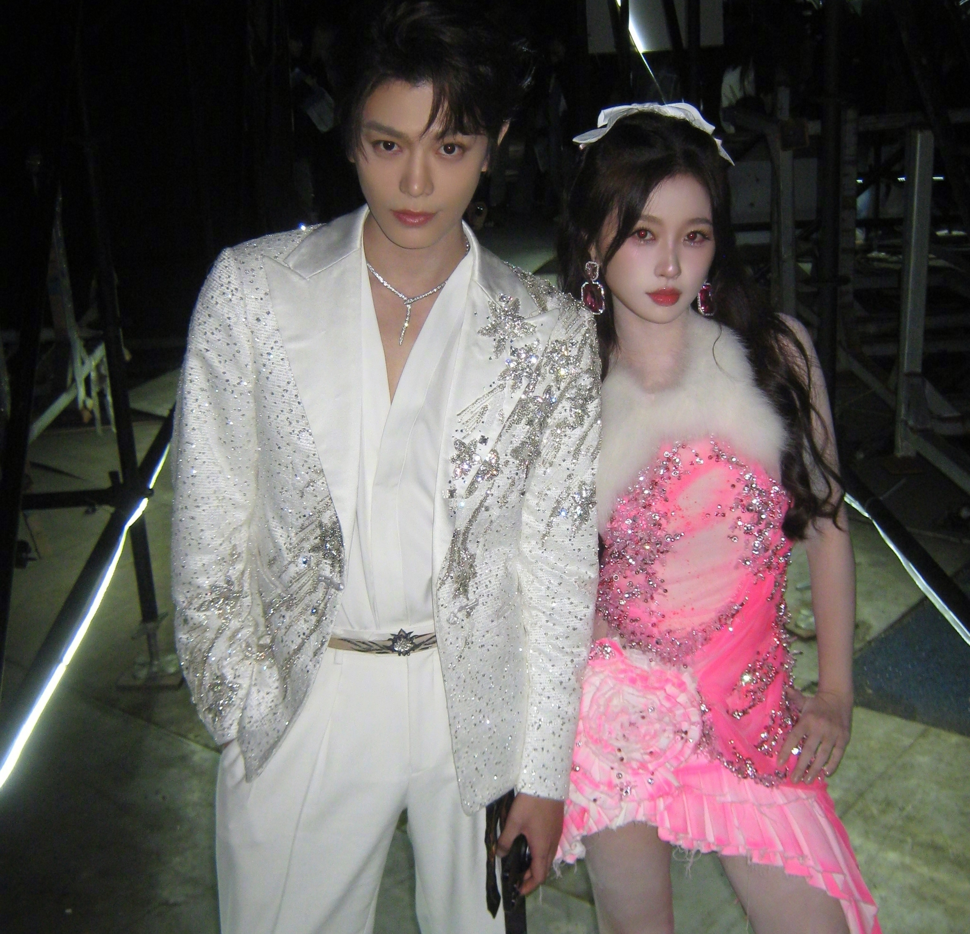 1 cặp đ&ocirc;i phim giả t&igrave;nh thật ngầm c&ocirc;ng khai ngay ng&agrave;y đầu năm mới: Nh&agrave; g&aacute;i vừa gi&agrave;u vừa đẹp, nh&agrave; trai đang hot đi&ecirc;n đảo - Ảnh 4.