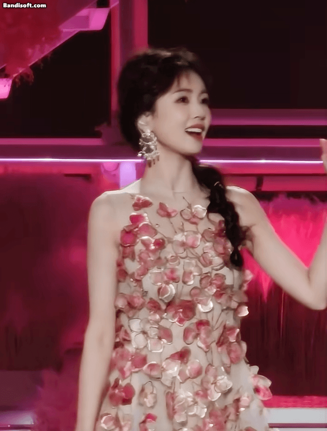 Màn ảnh Hoa ngữ có nàng "công chúa" đi lạc vào nhân gian: Nhan sắc phong thần gây sốt MXH - Ảnh 3.