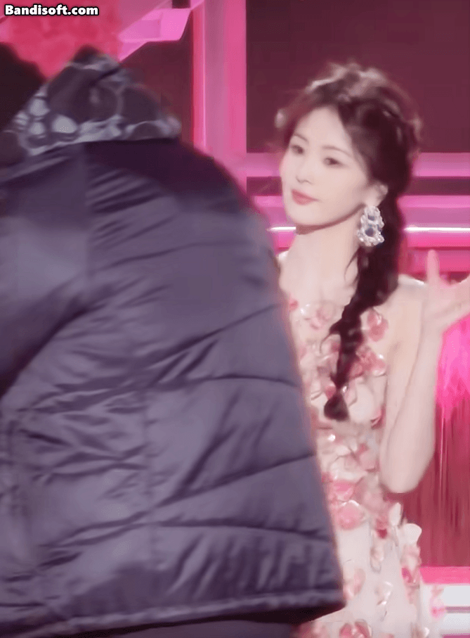 Màn ảnh Hoa ngữ có nàng "công chúa" đi lạc vào nhân gian: Nhan sắc phong thần gây sốt MXH - Ảnh 4.