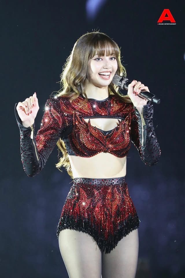 Lisa lại lộ điểm bất thường- Ảnh 2. Lisa lại lộ điểm bất thường- Ảnh 2.