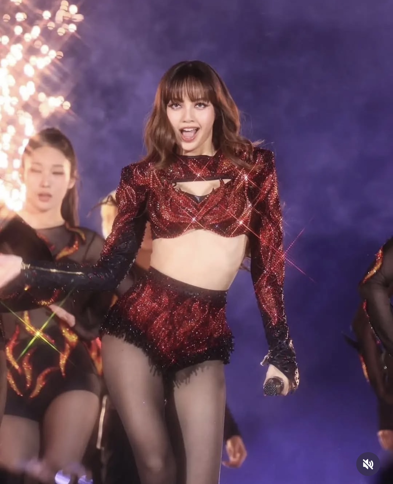 Lisa lại lộ điểm bất thường- Ảnh 4. Lisa lại lộ điểm bất thường- Ảnh 4.