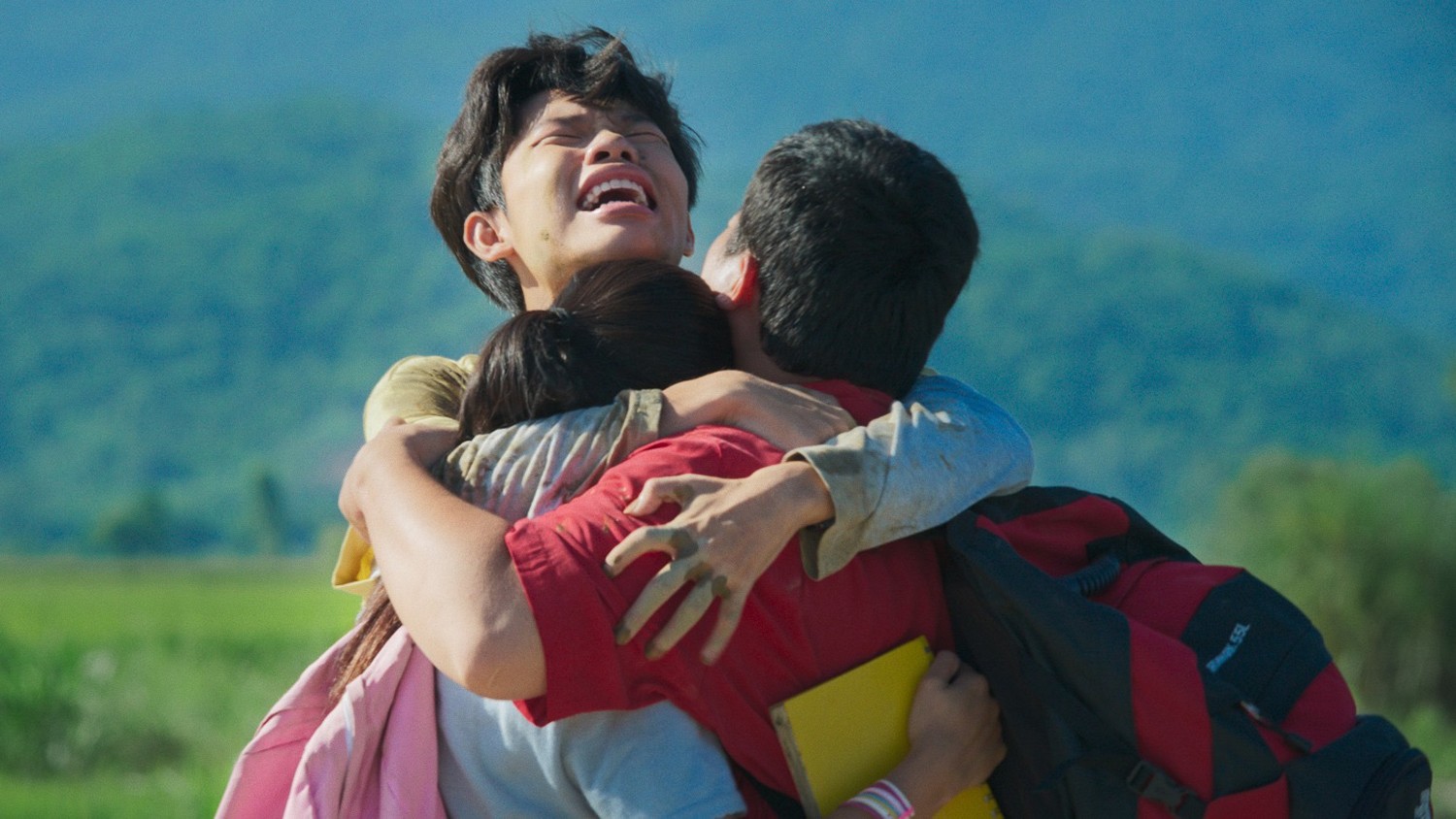 C&uacute; trượt của phim chuyển thể truyện Nguyễn Nhật &Aacute;nh - Ảnh 3.