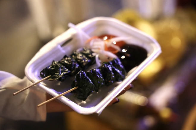 Nhân viên văn phòng, tài xế công nghệ tiết lộ cách kiếm bộn tiền trong đêm Giao thừa nhờ bán những thứ này - Ảnh 8.