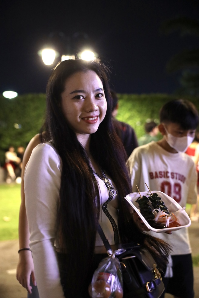 Nhân viên văn phòng, tài xế công nghệ tiết lộ cách kiếm bộn tiền trong đêm Giao thừa nhờ bán những thứ này - Ảnh 9.