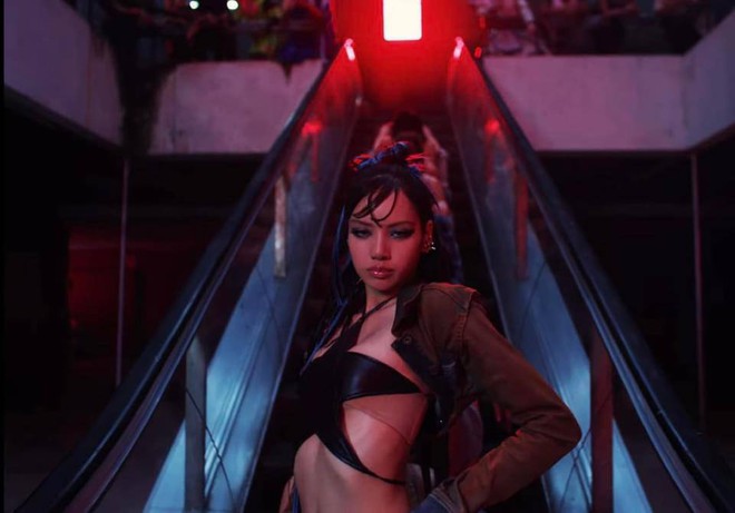 Lisa lại lộ điểm bất thường- Ảnh 9. Lisa lại lộ điểm bất thường- Ảnh 9.