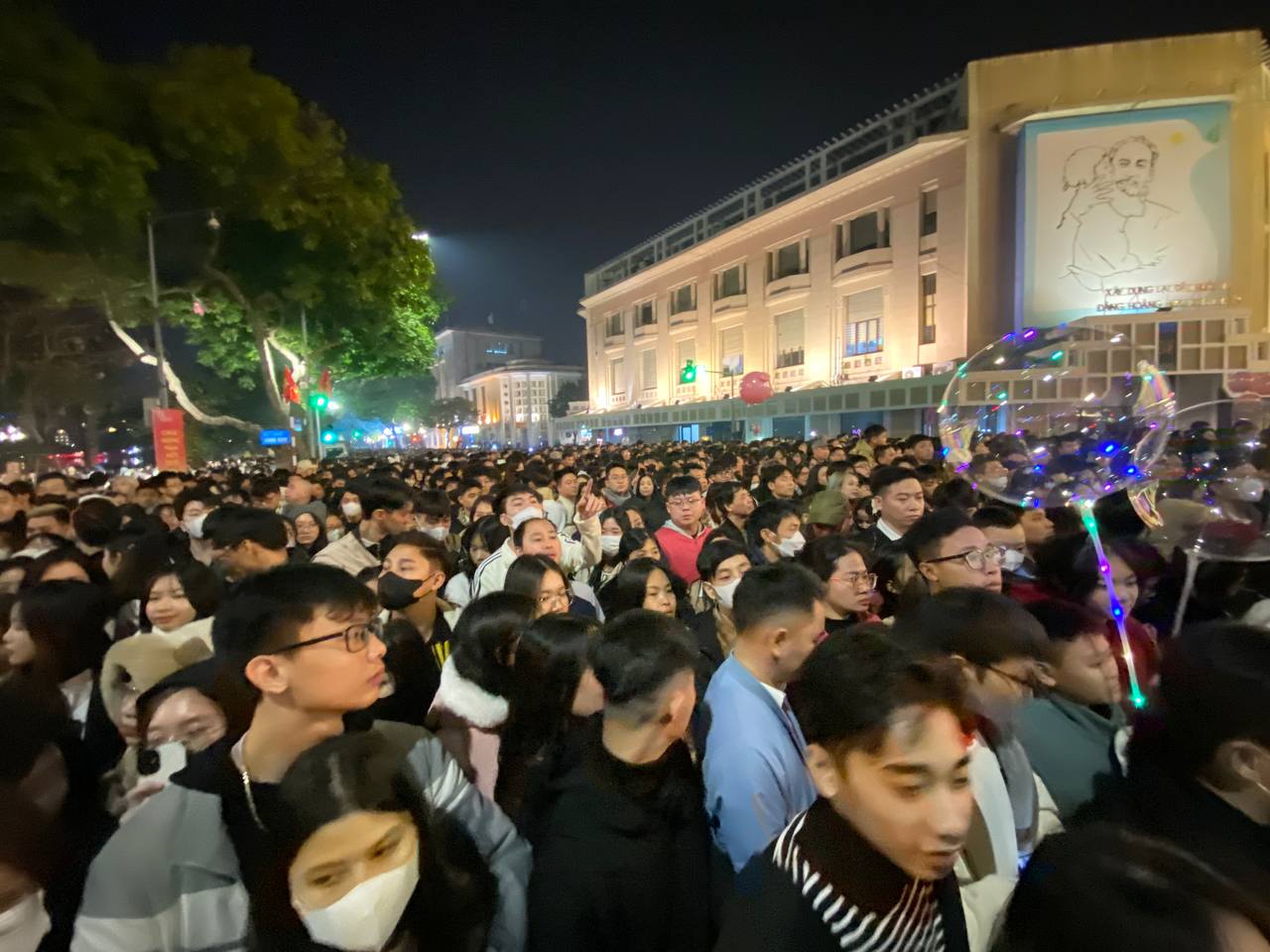 Sau ph&aacute;o hoa mừng năm mới l&agrave; chặng đường gian nan để về nh&agrave;!- Ảnh 3.