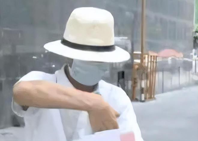 Kh&aacute;ch mang hơn 14 tỷ đồng tiền đền b&ugrave; đất đi gửi tiết kiệm, sau 1 năm số dư chỉ c&ograve;n 628 triệu đồng, ng&acirc;n h&agrave;ng tuy&ecirc;n bố: "Ch&uacute;ng t&ocirc;i kh&ocirc;ng c&oacute; nghĩa vụ phải th&ocirc;ng b&aacute;o cho anh" - Ảnh 1.