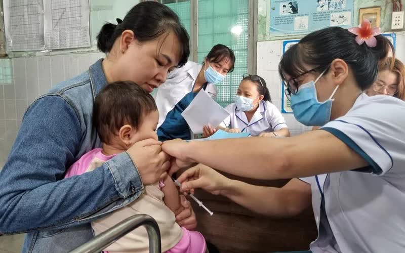 Hơn 7.000 ca mắc sởi, Đồng Nai khẩn trương triển khai tiêm vaccine phòng dịch - Ảnh 1.