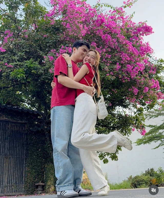 HOT: Cặp đ&ocirc;i diễn vi&ecirc;n - nhạc sĩ Vbiz c&ocirc;ng khai hẹn h&ograve; trong ng&agrave;y cuối năm, c&ograve;n để lộ hint chuẩn bị kết h&ocirc;n? - Ảnh 3.