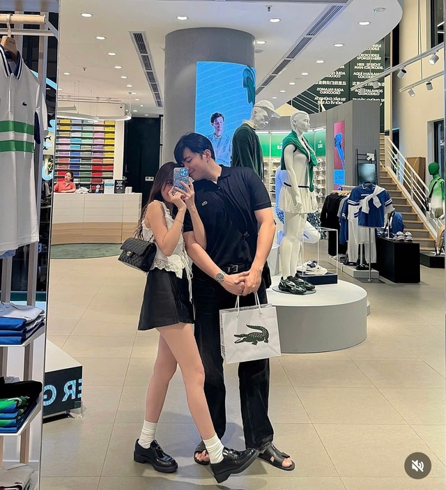 HOT: Cặp đ&ocirc;i diễn vi&ecirc;n - nhạc sĩ Vbiz c&ocirc;ng khai hẹn h&ograve; trong ng&agrave;y cuối năm, c&ograve;n để lộ hint chuẩn bị kết h&ocirc;n? - Ảnh 2.