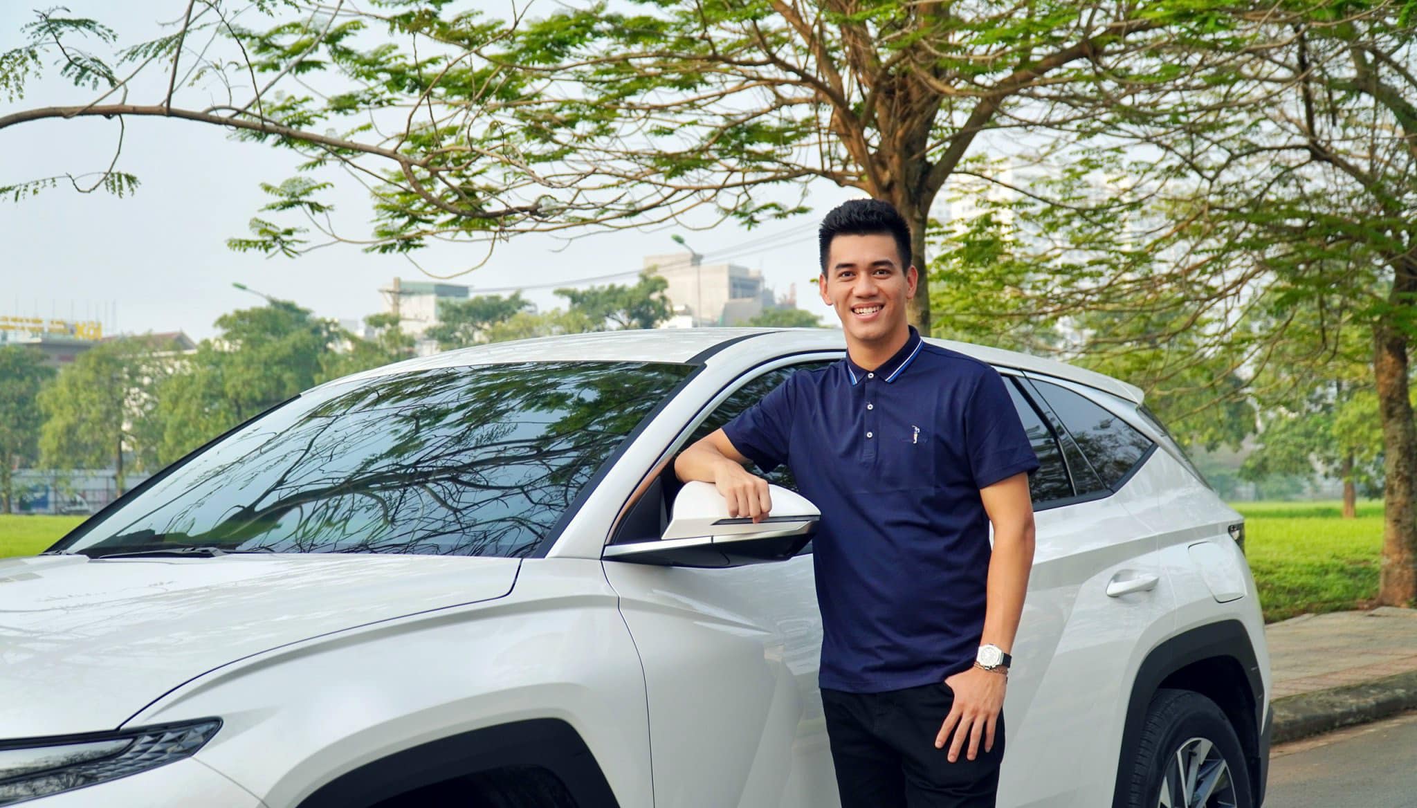 Tiến Linh: Chàng tiền đạo sở hữu BST khủng, từ mô hình siêu nhân mạ vàng đến loạt giày hiệu giá vài chục triệu - Ảnh 9.