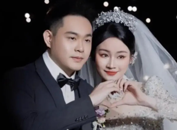Đám cưới của một cặp đôi bình thường bỗng khiến hàng triệu người cảm thán vì 1 bức ảnh - Ảnh 1. Đám cưới của một cặp đôi bình thường bỗng khiến hàng triệu người cảm thán vì 1 bức ảnh - Ảnh 1.