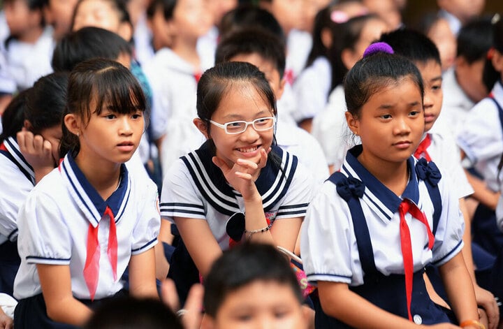 3 khoản tiền nhà trường được phép thu của học sinh - Ảnh 1. 3 khoản tiền nhà trường được phép thu của học sinh - Ảnh 1.