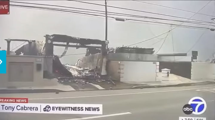 Những ngôi nhà của tỷ phú tan thành tro bụi trong bão lửa Los Angeles - Ảnh 8.