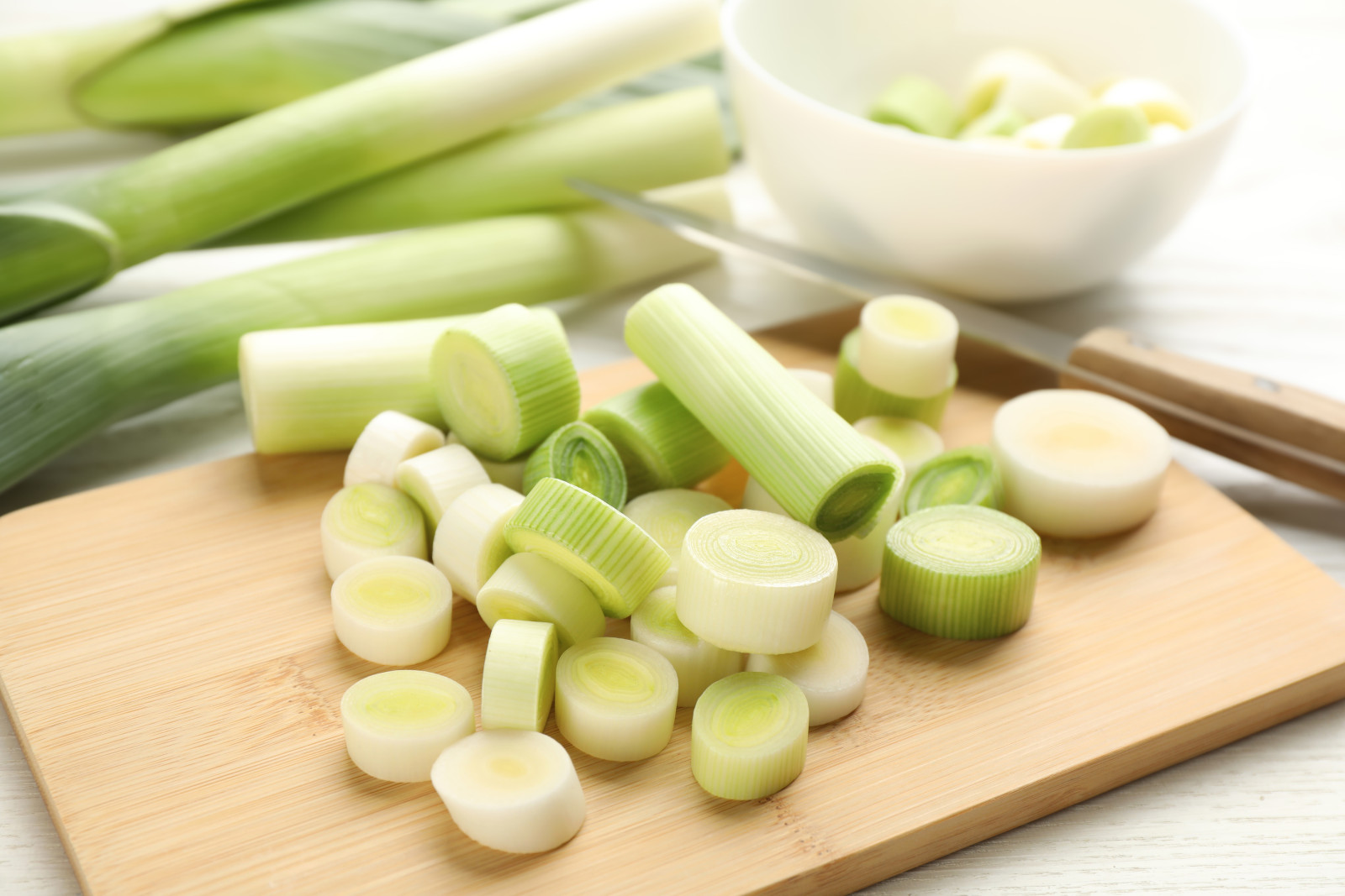 leeks-cutting-board-1736643040461-17366430423382043566030.jpg