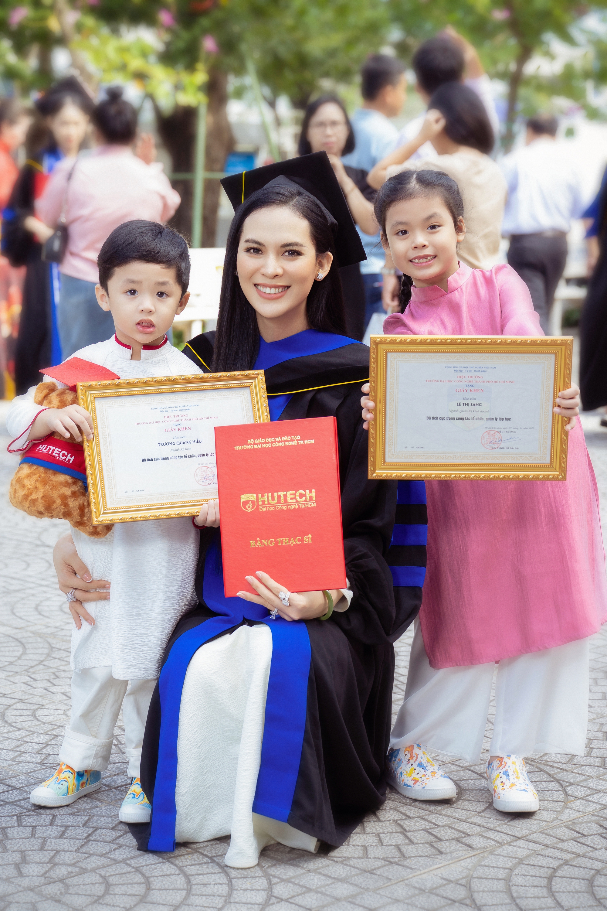 Chồng con mừng người đẹp Sang L&ecirc; tốt nghiệp &aacute; khoa Thạc sĩ- Ảnh 11.