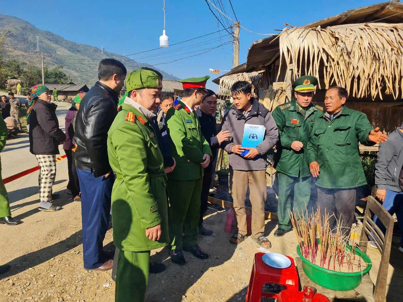 Vụ ô tô tông nhà dân khiến 6 người trong 1 gia đình tử vong ở Nghệ An: Nỗi đau người ở lại- Ảnh 3.