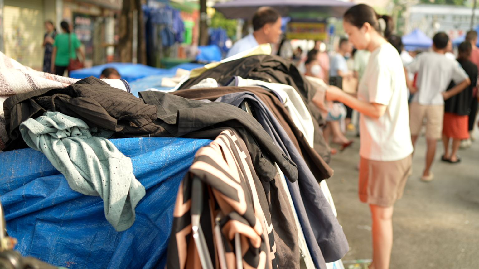 Sự thật gây sốc đằng sau chiếc váy 100 nghìn đồng bạn mua trên mạng mỗi ngày- Ảnh 5. Sự thật gây sốc đằng sau chiếc váy 100 nghìn đồng bạn mua trên mạng mỗi ngày- Ảnh 5.