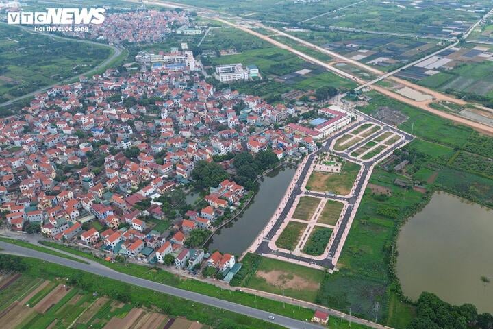 Đất đấu giá Hà Nội bất ngờ hạ nhiệt, nhà đầu tư rơi vào cảnh 'ôm bom' - Ảnh 1.