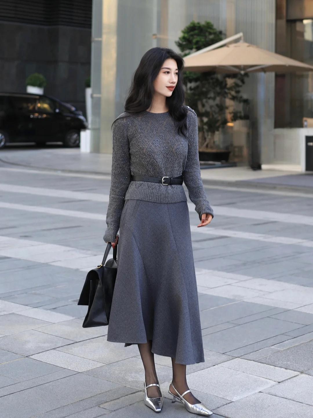 Phụ nữ trung niên đi đâu cũng được khen trẻ, đẹp nếu biết cách kết hợp váy và áo khoác - Ảnh 2. Phụ nữ trung niên đi đâu cũng được khen trẻ, đẹp nếu biết cách kết hợp váy và áo khoác - Ảnh 2.