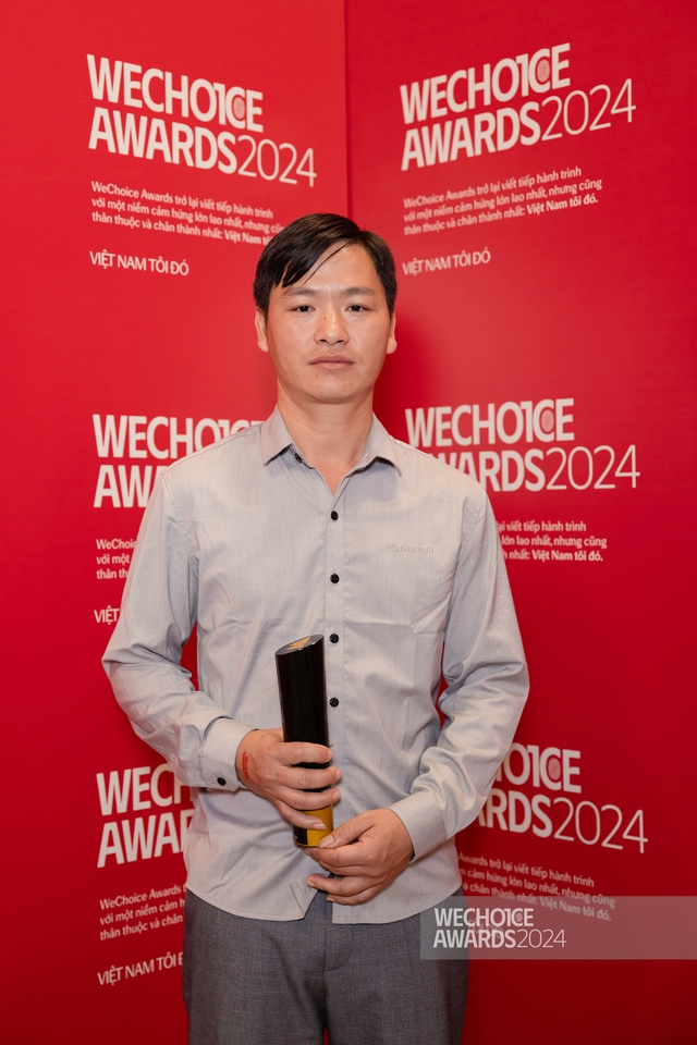 Hình ảnh một vị trưởng thôn trên thảm đỏ WeChoice Awards bỗng “bùng nổ” cõi mạng, chuyện gì xảy ra? - Ảnh 7.