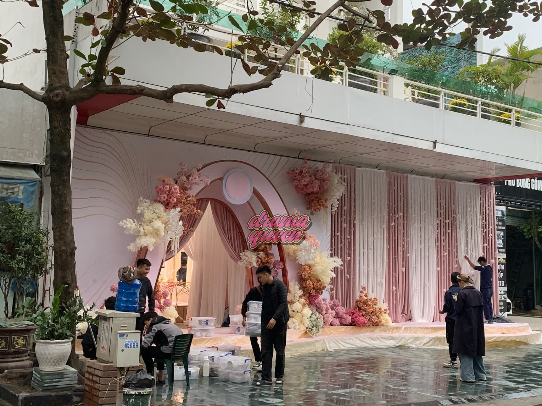 Loạt ảnh "hot": Không khí tại nhà của một Á hậu Vbiz sắp lên xe hoa, nhà gái vội vàng có động thái này trước ngày dạm ngõ - Ảnh 4.