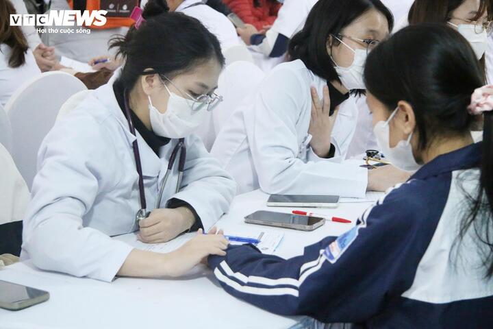 Nhiều người trẻ né khám sức khoẻ định kỳ, khi phát hiện bệnh đã quá muộn - Ảnh 1. Nhiều người trẻ né khám sức khoẻ định kỳ, khi phát hiện bệnh đã quá muộn - Ảnh 1.