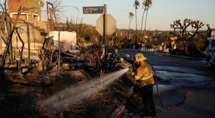 Giá thuê nhà ở Los Angeles tăng vọt hậu cháy rừng - Ảnh 1.