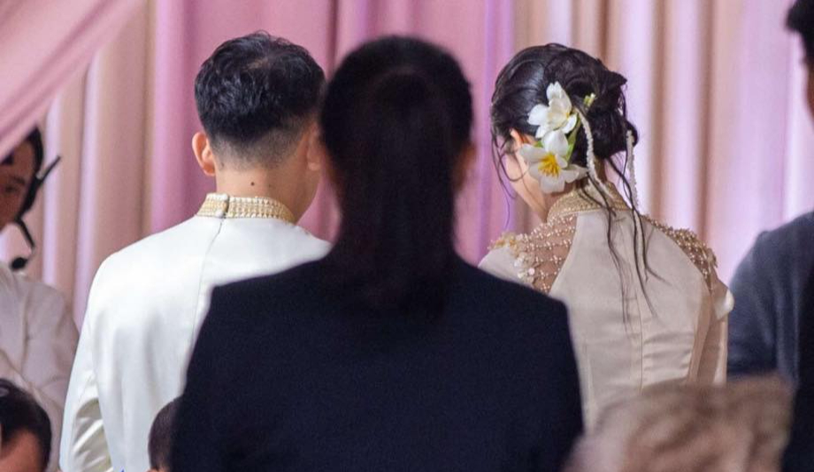 Bộ áo dài ăn hỏi của Phương Nhi và chồng doanh nhân do ai thiết kế? - Ảnh 4. Bộ áo dài ăn hỏi của Phương Nhi và chồng doanh nhân do ai thiết kế? - Ảnh 4.