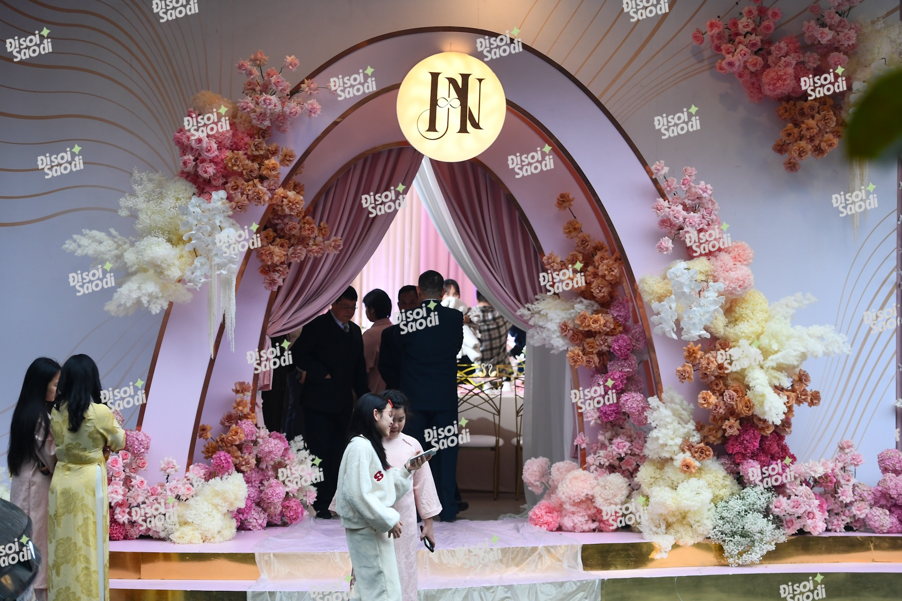 Rạp cưới nhà Phương Nhi: - Ảnh 4.