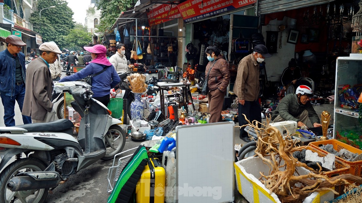 Lạc vào chốn ‘cũ người mới ta’ độc, lạ tại Hà Nội dịp cuối năm - Ảnh 1.