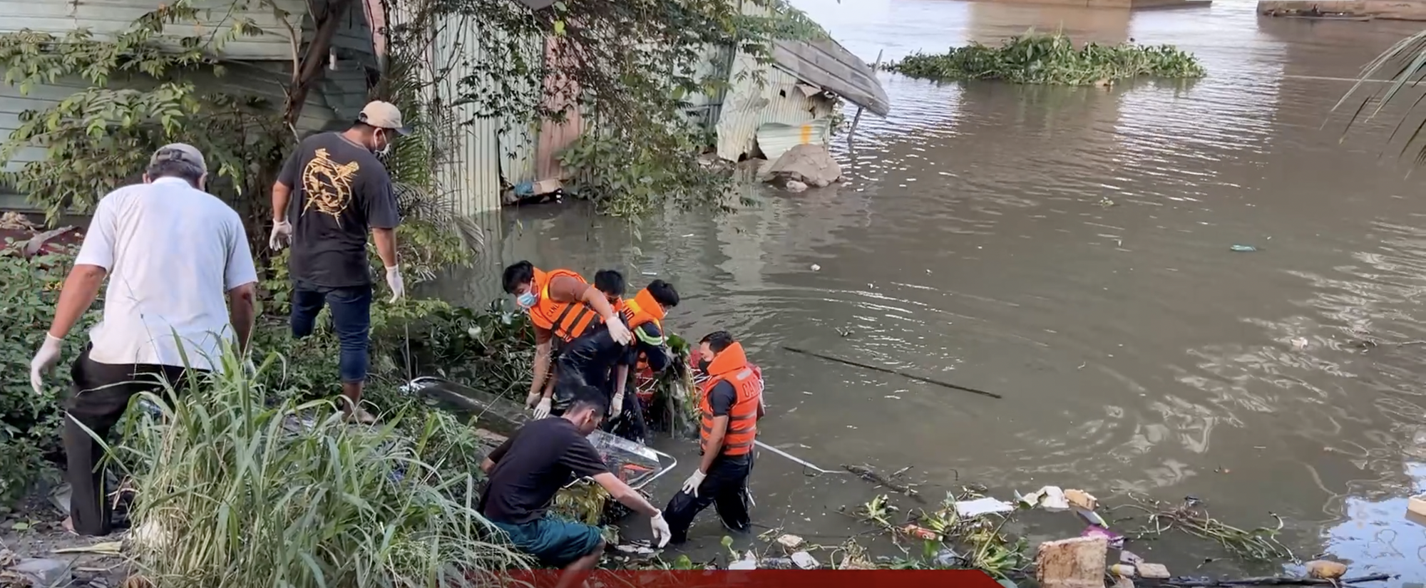 Vụ phát hiện thi thể cô gái trẻ dưới sông Đồng Nai sau khi trình báo mất 200 triệu đồng: Mẹ nạn nhân tiết lộ gì? - Ảnh 1.