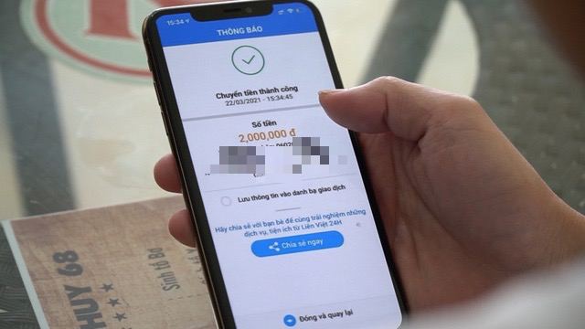 Thấy điện thoại nóng lên bất thường, hãy kiểm tra tài khoản ngân hàng ngay lập tức - Ảnh 2.