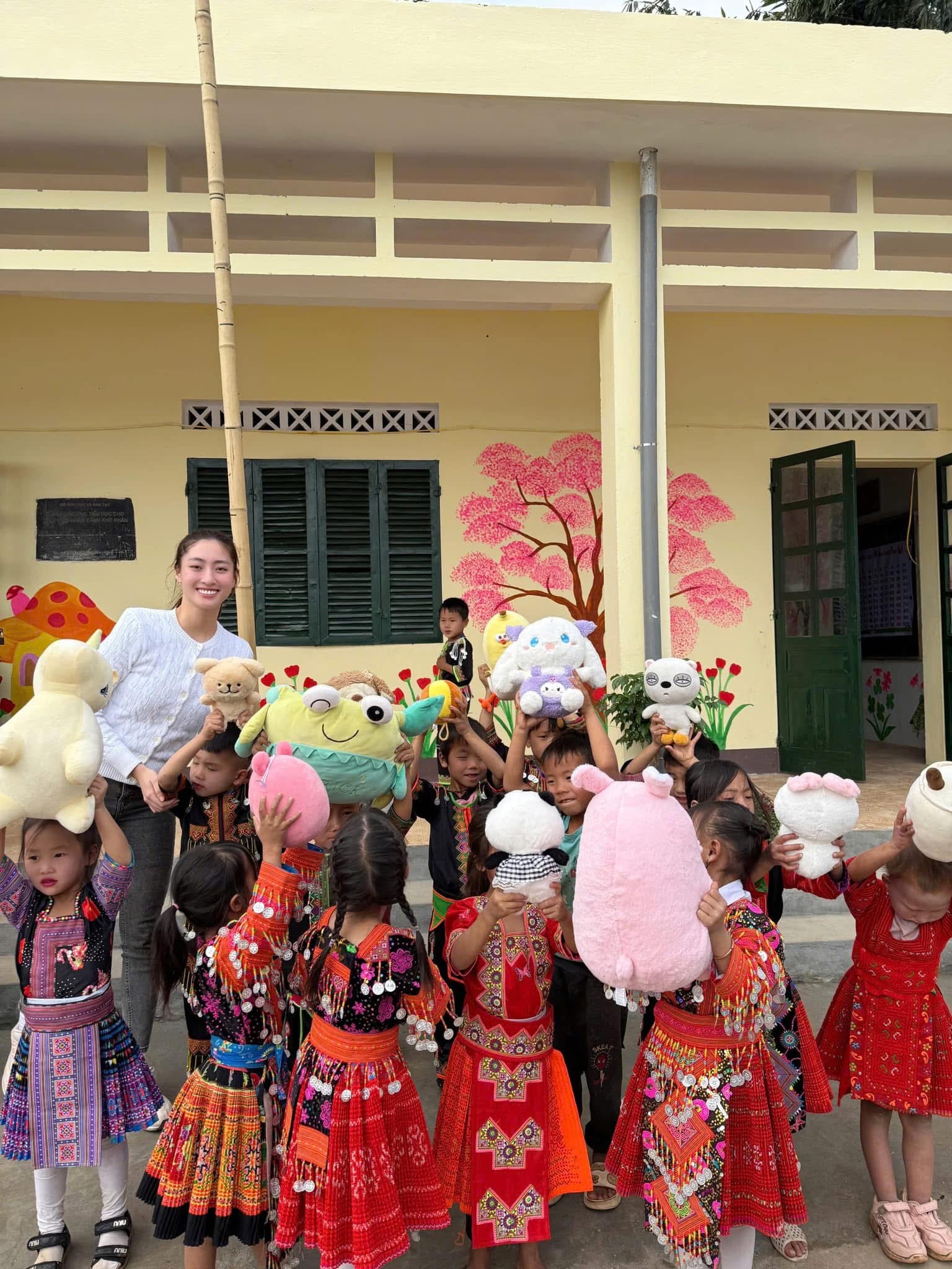 Lương Thùy Linh vừa học tiến sĩ, vừa làm điều này khiến ai cũng nể- Ảnh 3.