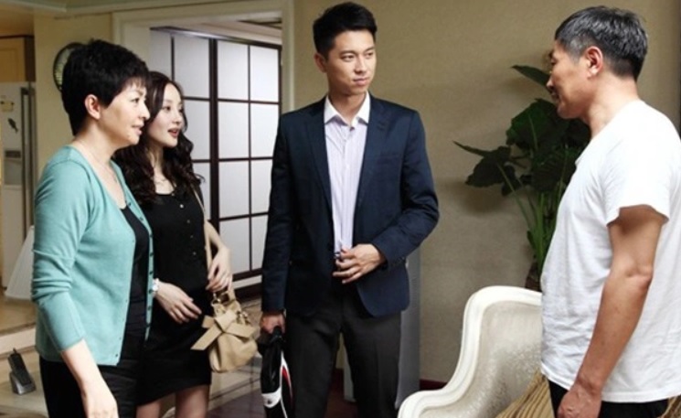 Bố chồng cho mẹ 10 triệu đi làm đẹp, thế nhưng bà lại đưa cho ông tờ đơn ly hôn làm cả nhà hoang mang khó hiểu - Ảnh 1. Bố chồng cho mẹ 10 triệu đi làm đẹp, thế nhưng bà lại đưa cho ông tờ đơn ly hôn làm cả nhà hoang mang khó hiểu - Ảnh 1.