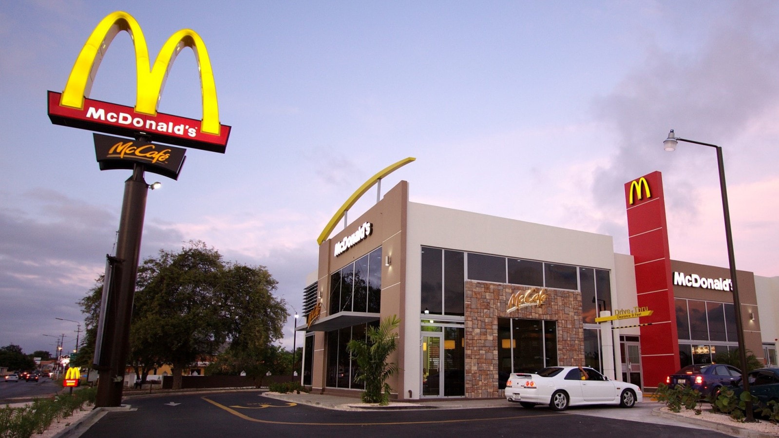 Scandal “đổi tình lấy ca làm” tại McDonald’s: Số nạn nhân tăng không ngừng khiến dư luận phẫn nộ - Ảnh 2. Scandal “đổi tình lấy ca làm” tại McDonald’s: Số nạn nhân tăng không ngừng khiến dư luận phẫn nộ - Ảnh 2.