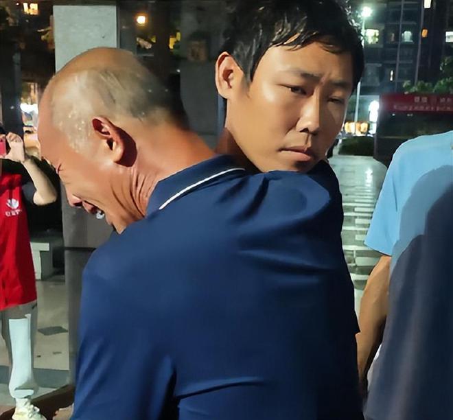 Bỏ nhà ra đi suốt 8 năm vì trượt đại học, ngày trở về nhìn thấy bố, nam thanh niên gào thét: "Ông không phải cha tôi!" - Ảnh 5. Bỏ nhà ra đi suốt 8 năm vì trượt đại học, ngày trở về nhìn thấy bố, nam thanh niên gào thét: "Ông không phải cha tôi!" - Ảnh 5.