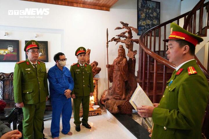 Giám đốc ĐH Huế thu chênh tiền chứng chỉ ngoại ngữ, chiếm đoạt hơn 2,6 tỷ đồng - Ảnh 4.