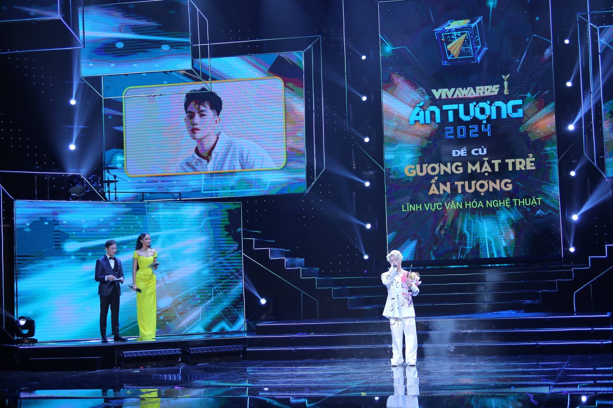 Rhyder cảm thấy như một giấc mơ khi nhận giải “Gương mặt trẻ ấn tượng VTV Awards 2024  - Ảnh 3.