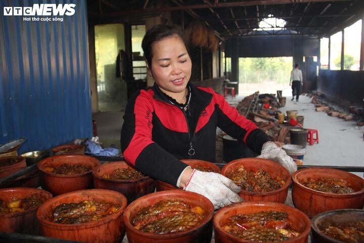 Hàng triệu đồng một niêu cá kho, khách vẫn ùn ùn chốt đơn - Ảnh 1.