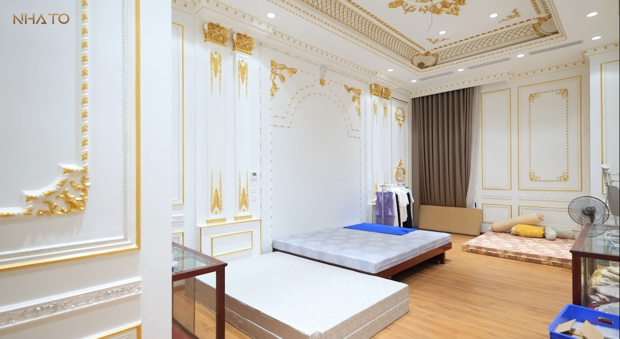 Biệt thự rộng 2.800 m2, gia chủ sống trên "núi vàng", đến phòng của giúp việc cũng dát vàng sáng bóng - Ảnh 8.