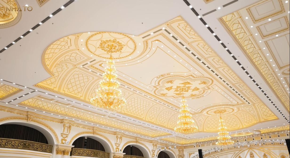 Biệt thự rộng 2.800 m2, gia chủ sống trên "núi vàng", đến phòng của giúp việc cũng dát vàng sáng bóng - Ảnh 10.