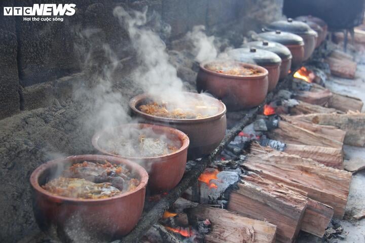 Hàng triệu đồng một niêu cá kho, khách vẫn ùn ùn chốt đơn - Ảnh 2.