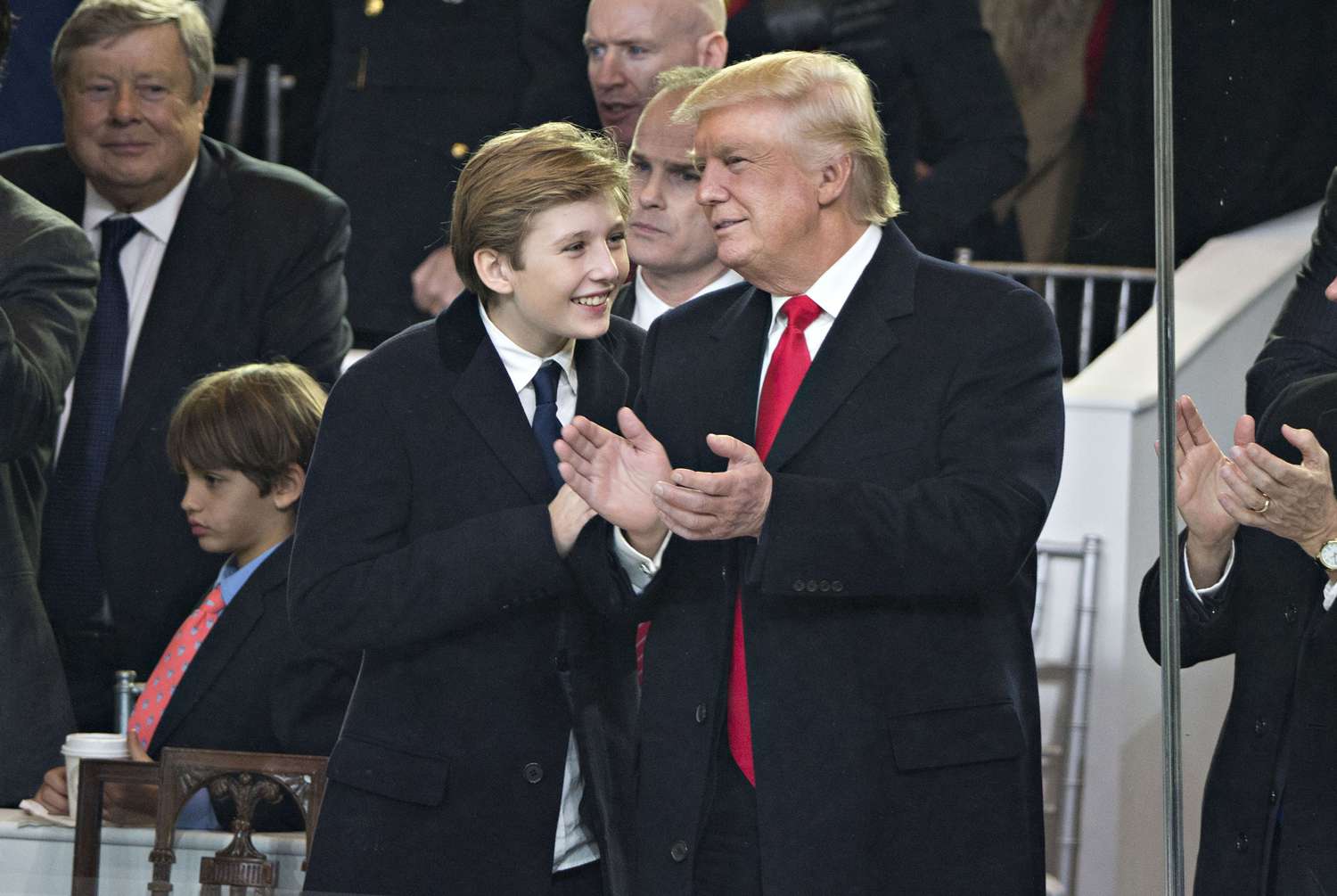 Barron Trump: Từ cậu bé 10 tuổi đến chàng sinh viên 18 tuổi dự lễ nhậm chức Tổng thống Mỹ lần 2 của cha mình- Ảnh 3.