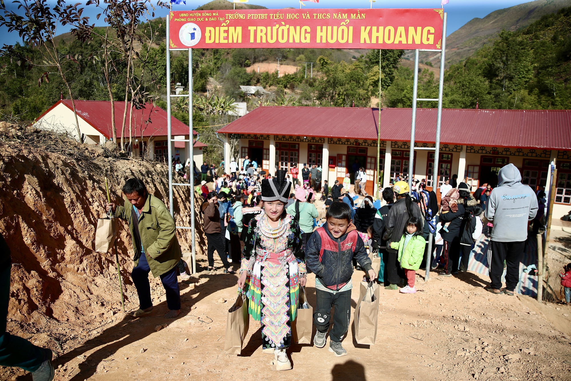 Ước mơ trong trẻo của con trẻ vùng cao: Học thật giỏi để bố mẹ bớt cực khổ- Ảnh 3.